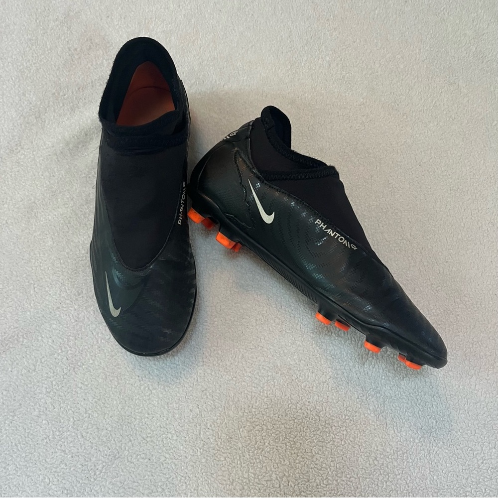 Nike Kids Phantom Black and Orange Soccer Cleats with Elastic Upper Size 5